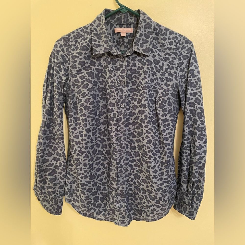 Banana Republic Women’s button down Top size XS